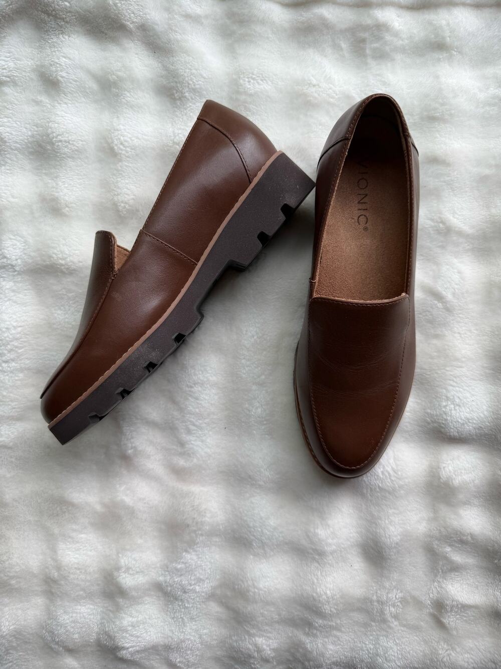 Vionic Brown Leather Loafers Lug Sole Comfort Shoes Women’s Size 7